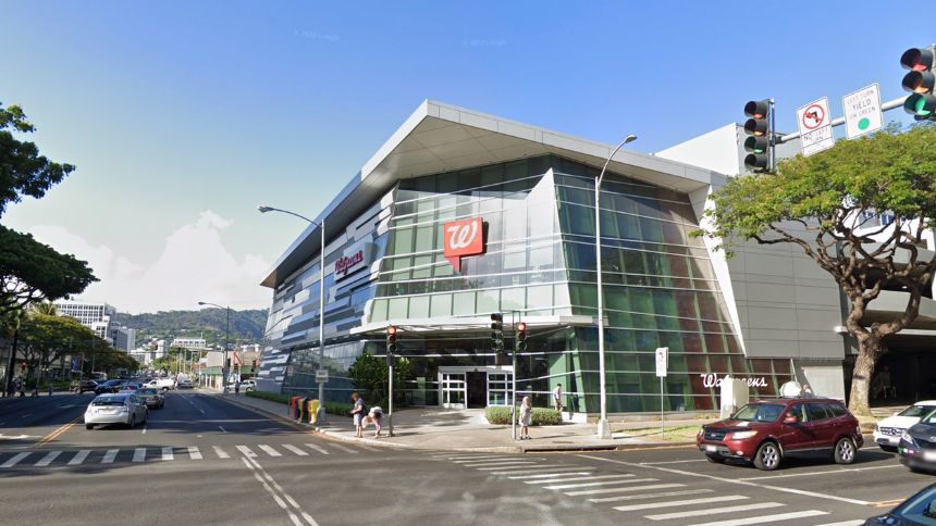 中古車販売会社Autosourceがウォルグリーン旗艦店跡をサブリース
